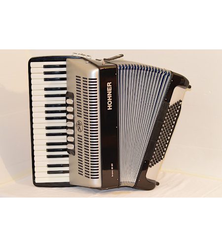 Hohner A1672 BRAVO LINE FACELIFT 111-96 BASS Black C/W Gig Bag