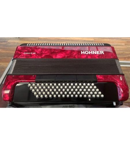 Hohner A1643 BRAVO LINE FACELIFT 111-80 BASS Red C/W Gig Bag