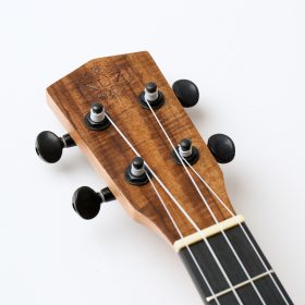 ISUZI EAK-B Baritone Ukulele